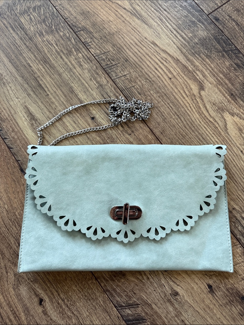 NWOT Moda Luxe Mint Green Scalloped Clutch with Silver Chain